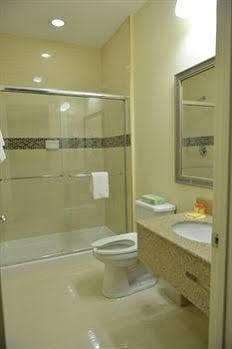 Whitney Inn & Suites Hamden Εξωτερικό φωτογραφία